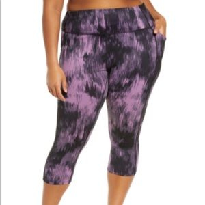 Super soft capri pocket leggings.